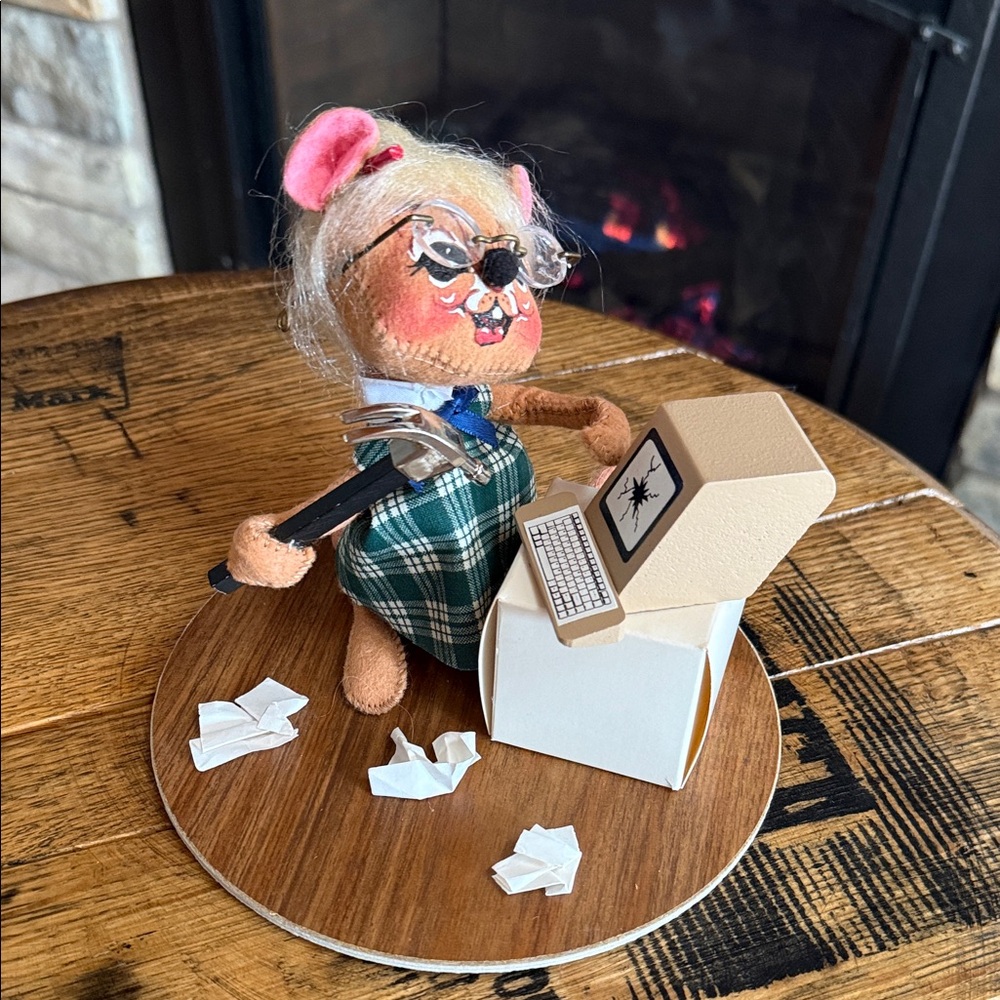 Vintage 1991 Annalee Secretary Mouse